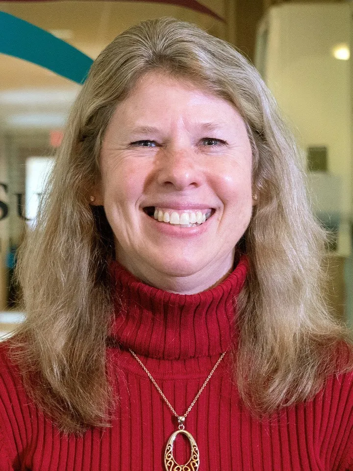 Cris, Accounting Administrator
